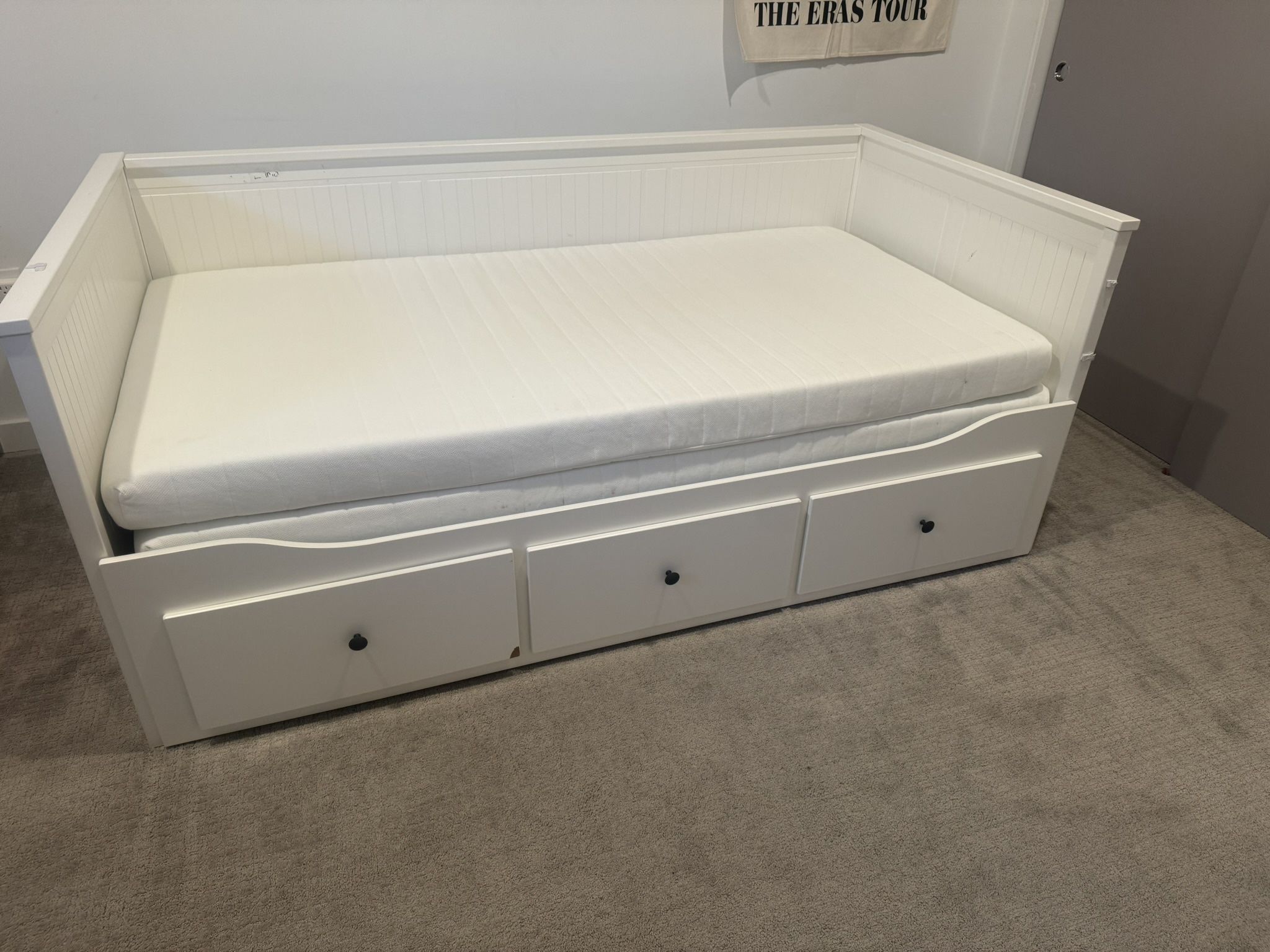 Kids Twin bed + Trundle + Mattress (2x)