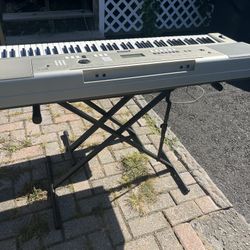 Yamaha Grand Piano Keyboard YGP-235