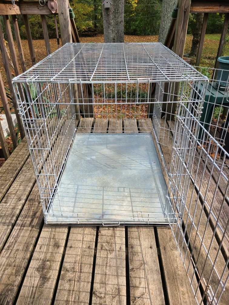 Solid Steel 42-in Dog Kennel With Metal Pan