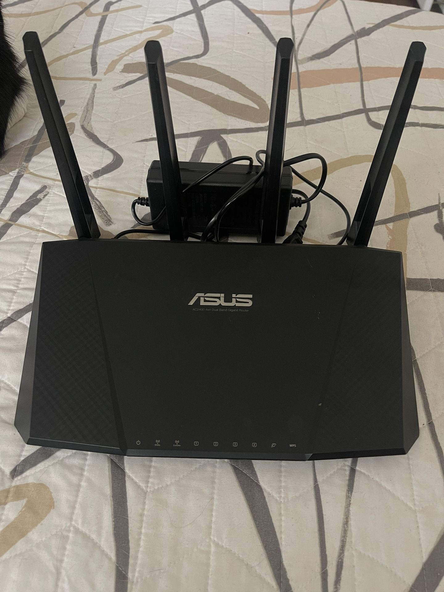 Asus ac2400 4x4 dual band gigabit router.