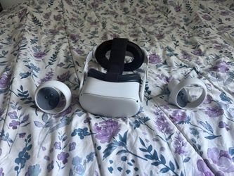 Meta Quest 2 VR Headset with Controllers $130 OBO!!!