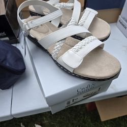 Croft & Barrow ladies Ortholite, ECO, sandals, white, NEW, never worn, size 10