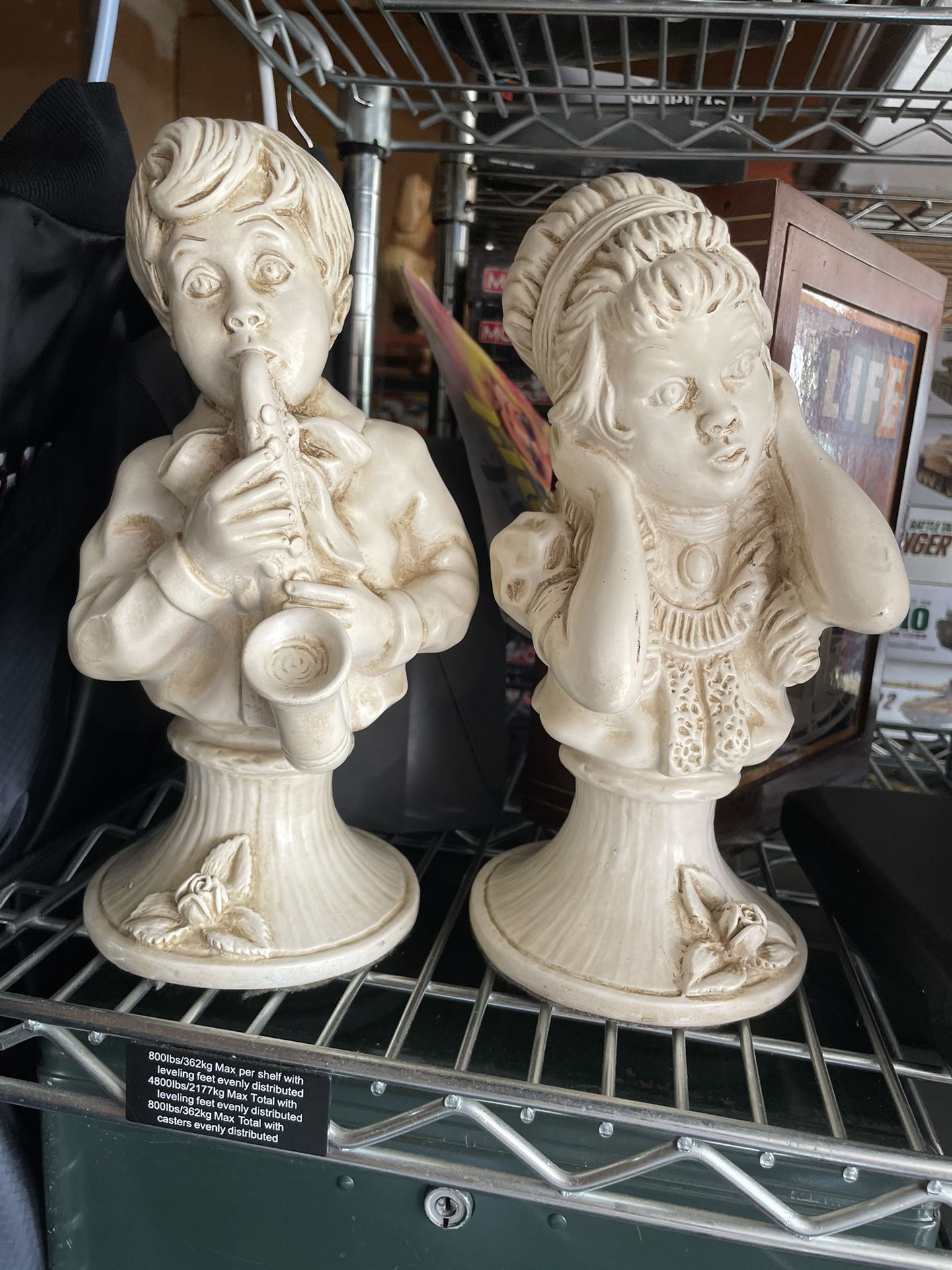 vintage J. Kendrick Universal Statuary #136B Boy & Girl Statue Pair, Saxophone Player, Off White, Signé, Mid Century 1971, Chicago,