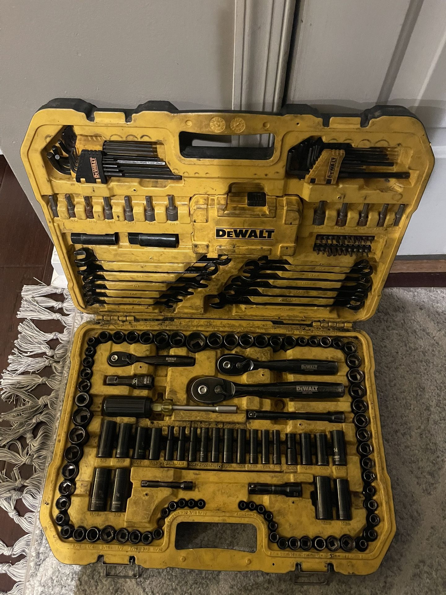 DEWALT DWMT 45184 Black Chrome Mechanics Tool Set 184 Pieces with Hard 