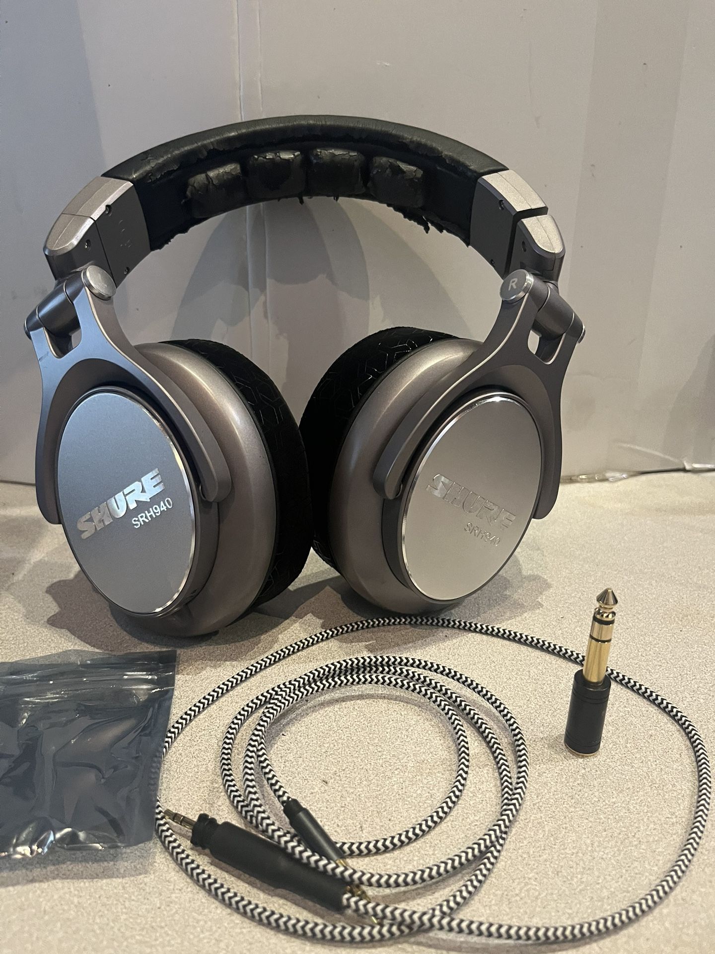 SHURE SRH940 Professional Reference wired Headphones