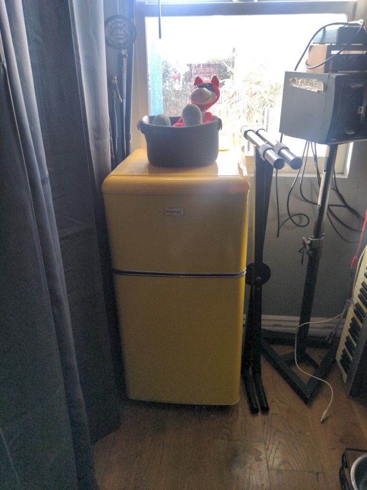 Hanai Mini Fridge