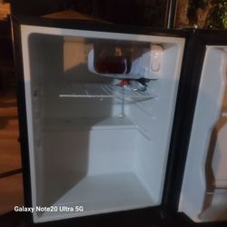 Mini Fridge Freezer In Excellent Condition 