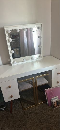 White Vanity Desk with Hollywood Mirror