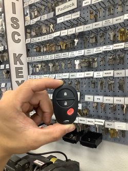 2004-2017 Toyota remote PROGRAMMING INCLUDED