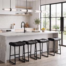 Black Bar Stools Set of 4 for Kitchen Island Counter Height Stools Modern Backless Barstools with Upholstered Faux Leather Saddle Seat and Metal Frame