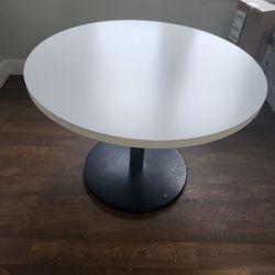 medium round table