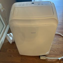 Insignia Portable AC. Like New W/Remote & Window Kit