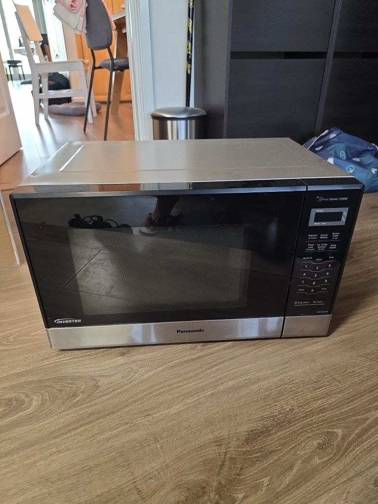 Panasonic NN-SN67hs microwave oven