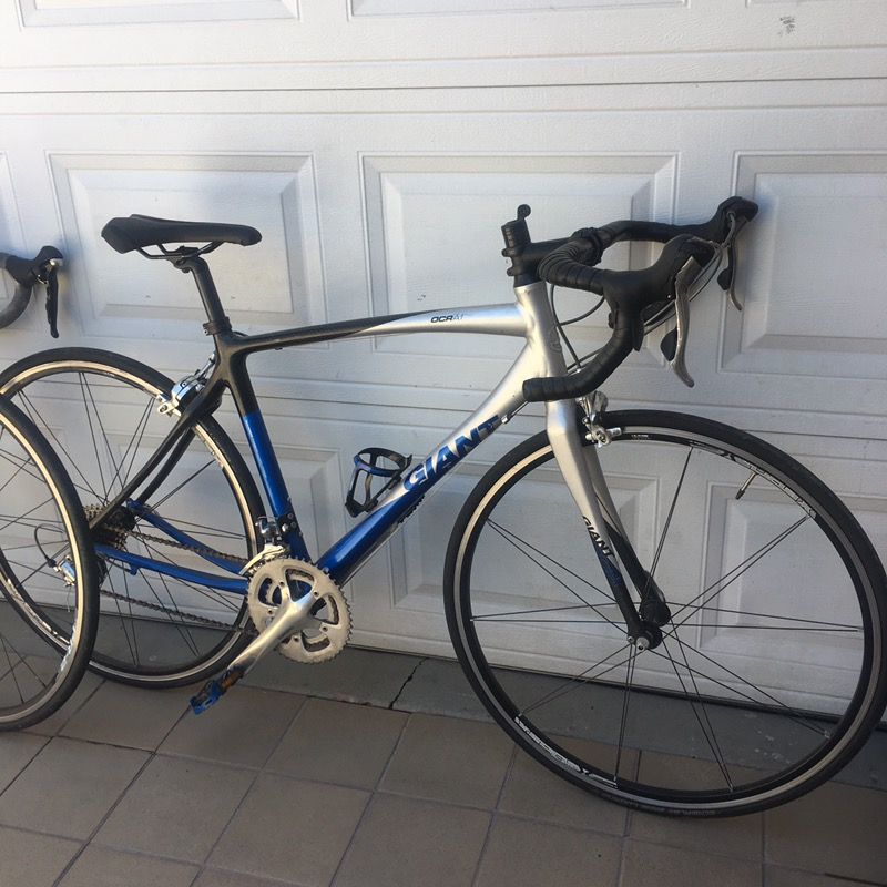 GIANT OCR A1 alliance carbon-alloy design Road bike size 52 , shimano 105 components any cuestion feel free to ask