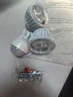 LED OUT DOOR MOTION LIGHT IN EXCELLENT CONDITION