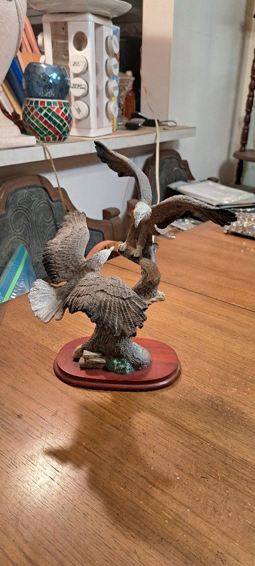 Awesome Statue Of 2 Bald Eagles- Challenge Of The Eagle Hunters, Resin In Beautiful Detail