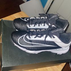 Nike Football Cleats Size 6 Y $55