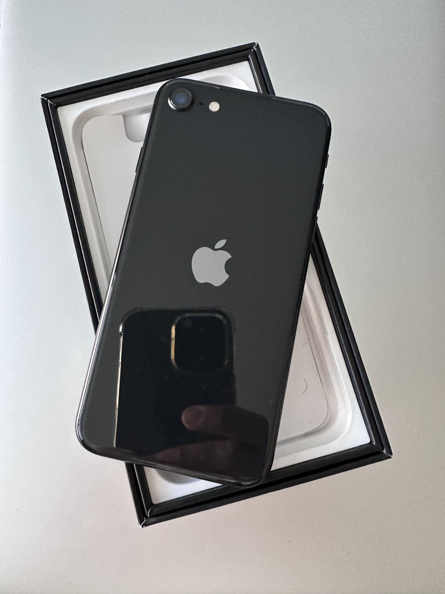 Iphone SE 64GB JET GREY ANY CARRIER