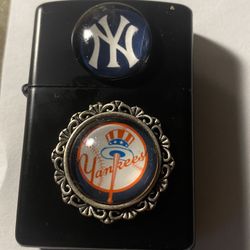 New York Yankees fliptop lighter new without fuel