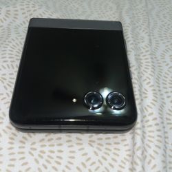 Motorola Razr 2024 (256GB) – Verizon – Good Condition