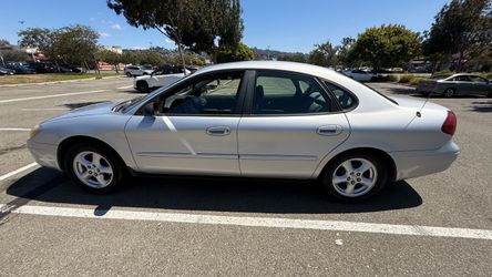 2002 Ford Taurus Silver 4-Door Sedan