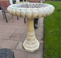 Ornate Pedestal Base And Scalloped Basin Concrete 2-Piece  Birdbath
