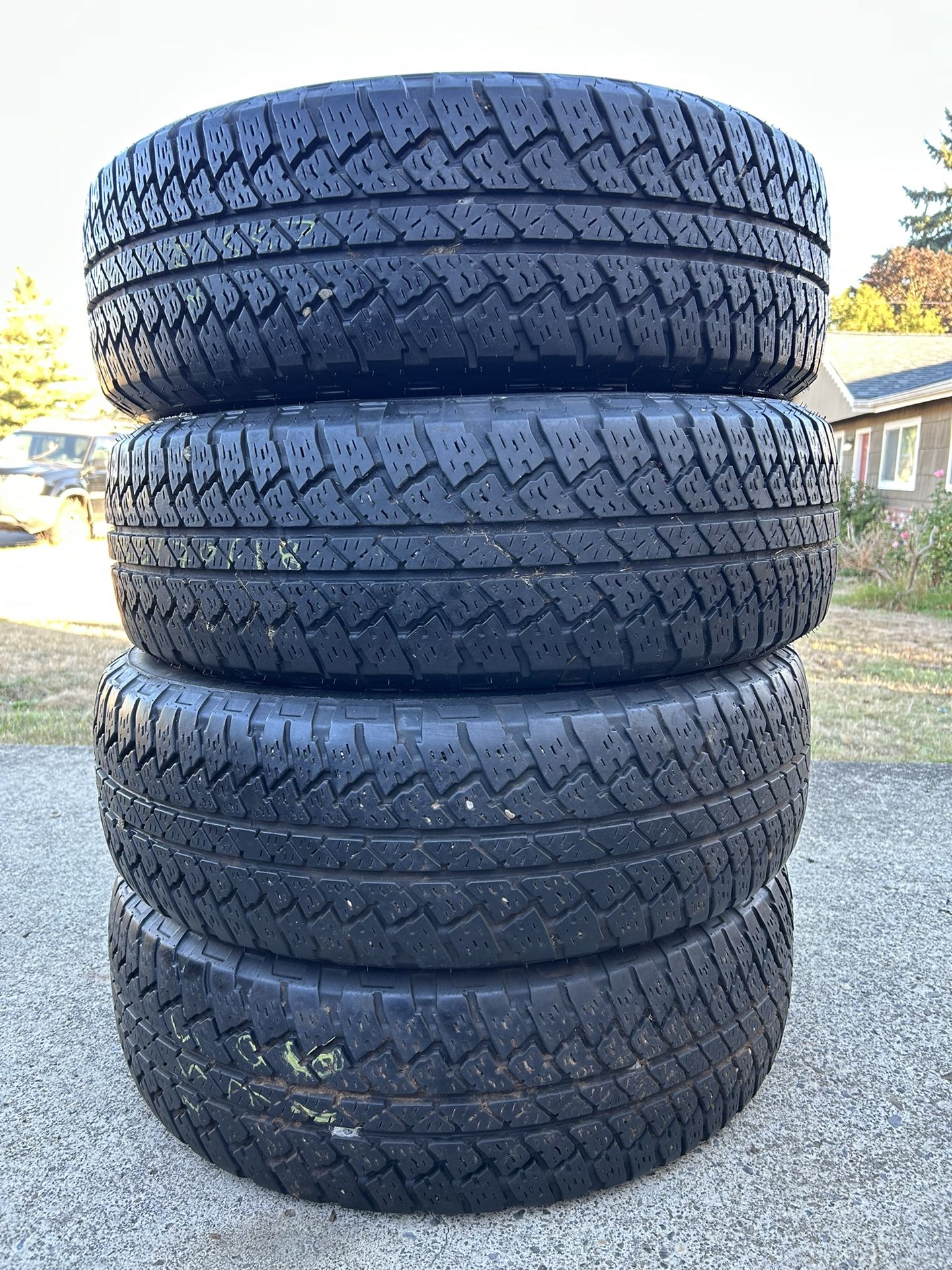 Set Of 4 Tires Used 255/70/R18 BRIDGESTONE