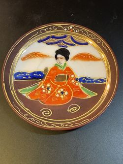 Vintage Japanese Satsuma-Style Porcelain Saucer, Featuring Hand-Painted Moriage