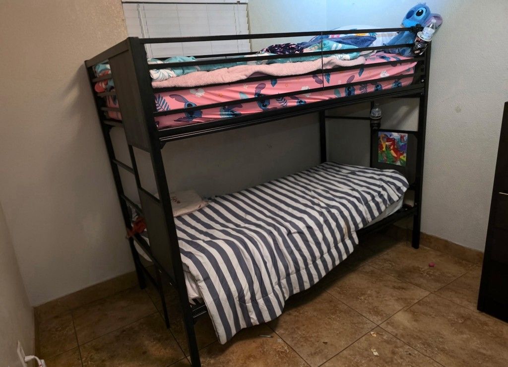 bunk bed 2 yr old excellent condition