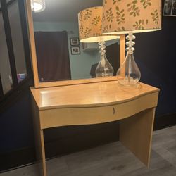 Dania Make Up Table, Lamp, Mirror, And Dresser