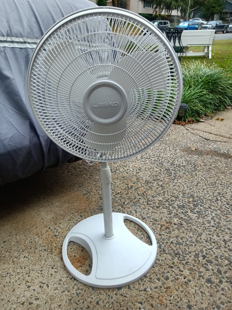 L A S K O 3-speed Fan