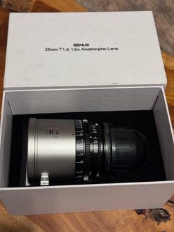 BLAZAR LENS Remus 35mm T1.6 Super35 1.5x Anamorphic Lens (ARRI PL, Silver Flare)