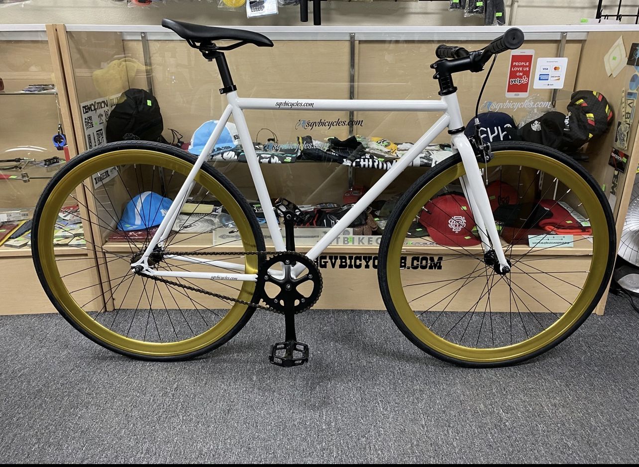 Sgvbicycles Fixie Bike White with different color wheels