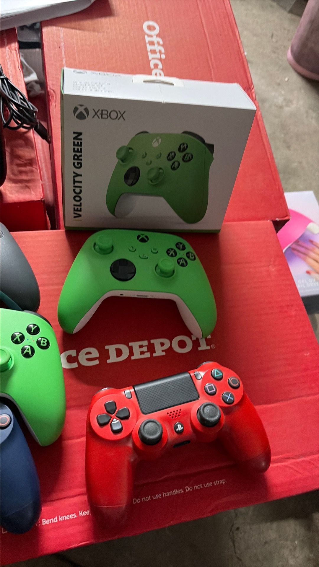 X-BOX PLAYSTATION CONTROLLERS
