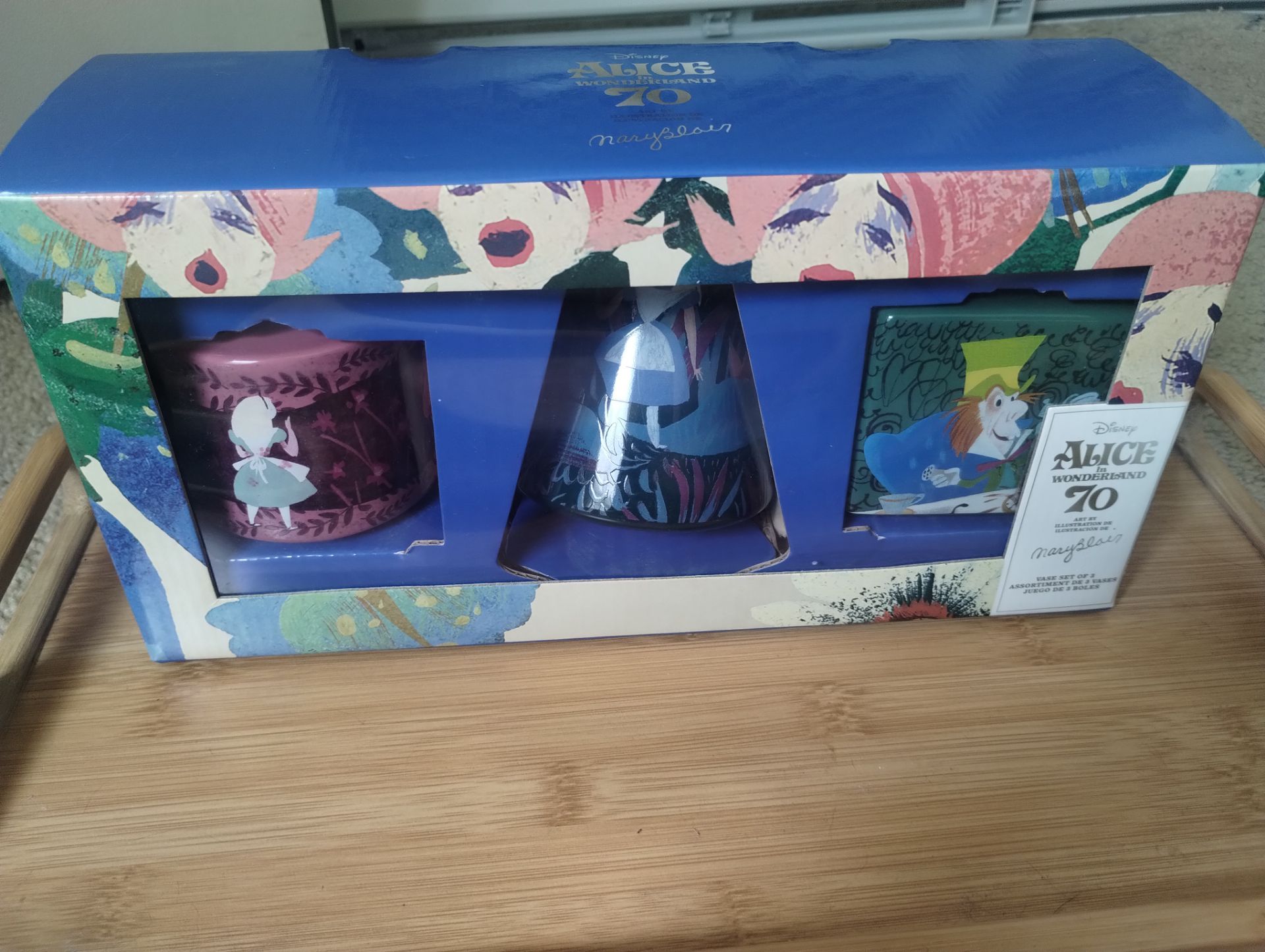Alice in wonderland vase set