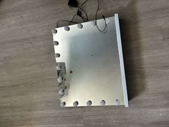 Touchscreen Vanity Make Up Mirror