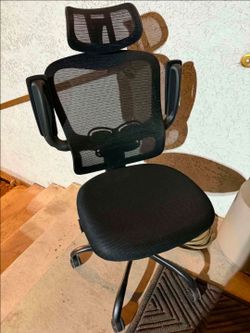 BRAND NEW IN BOX ERGONOMIC OFFICE CHAIR