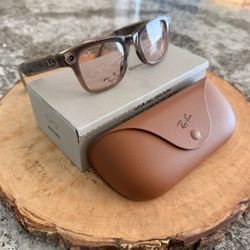 Ray ban meta Wayfarer glasses with meta Ai audio photo video transitions to lenses any color available 