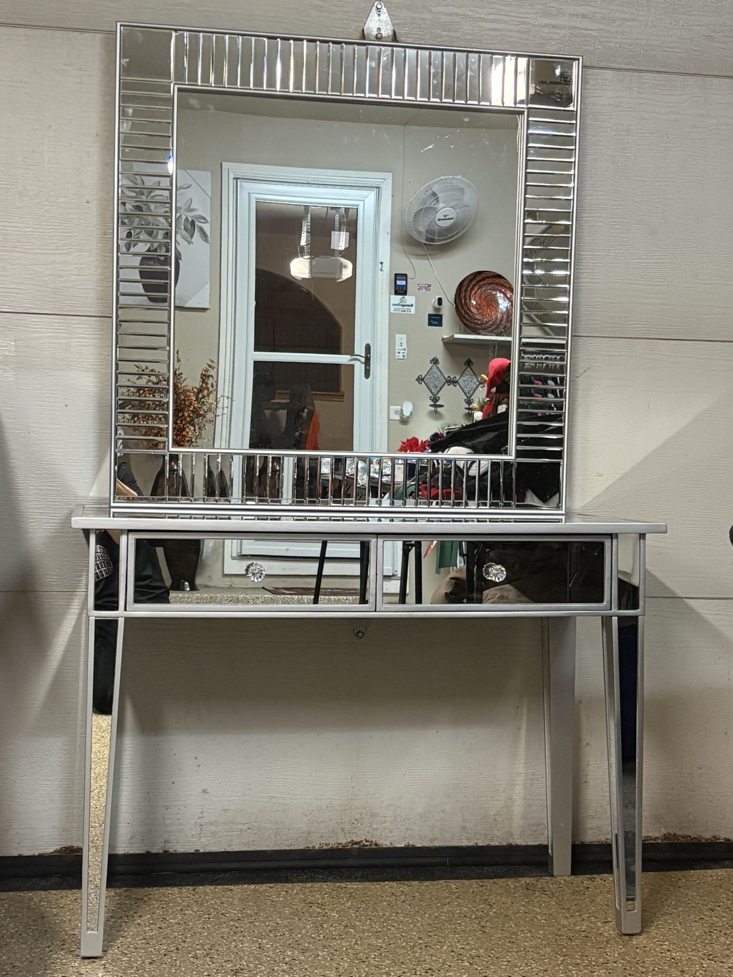Gorgeous Vanity Table & Mirror!