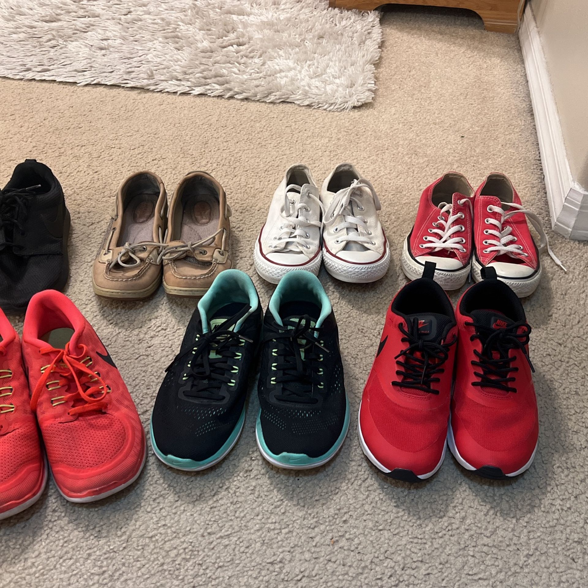 Sneakers/shoes