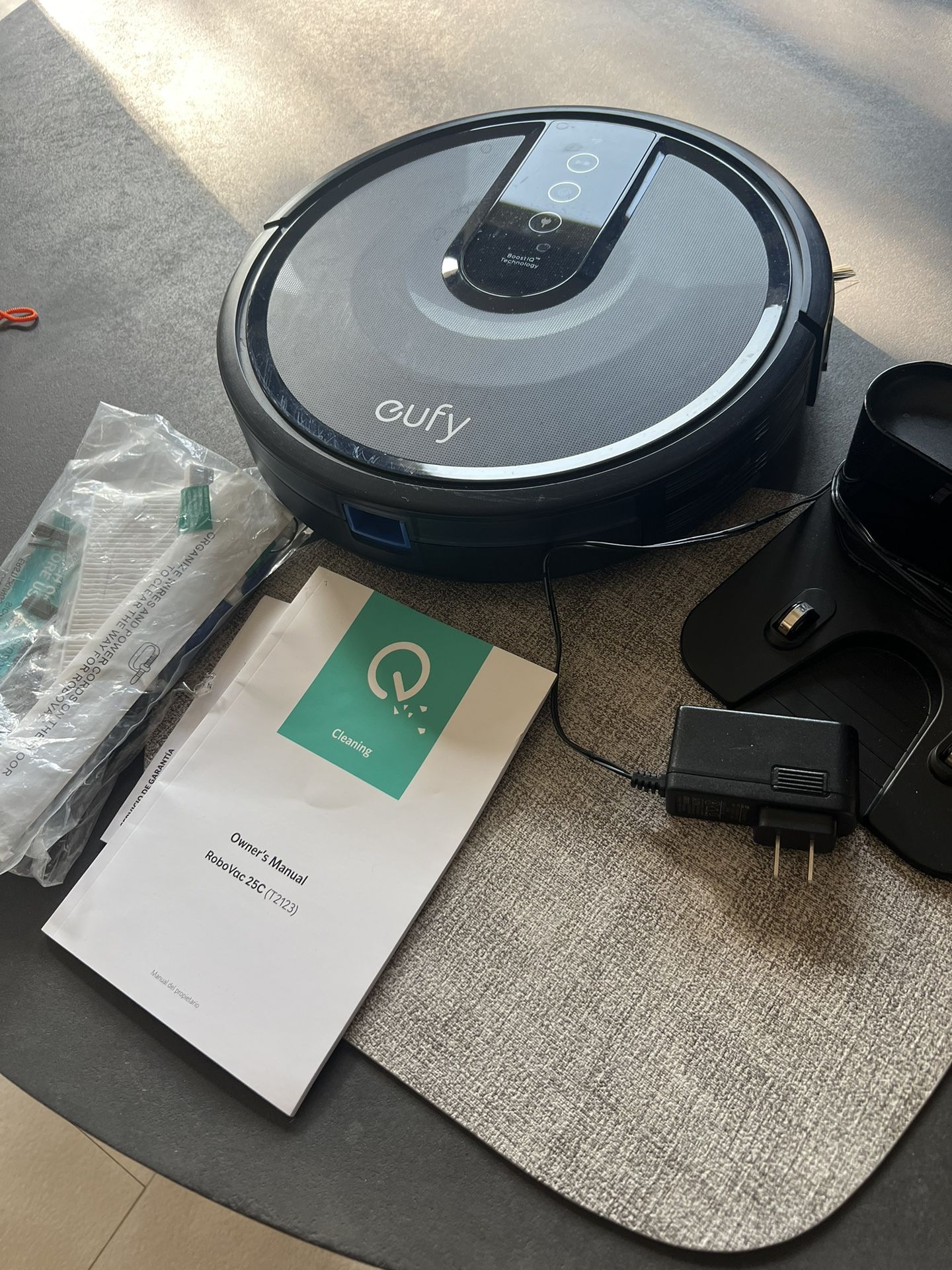 EUFY iRobot RoboVac 25C T2123  New