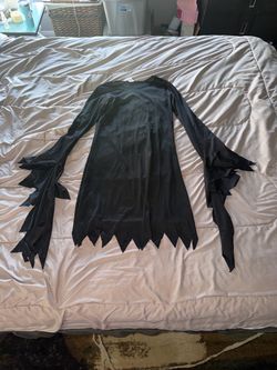 Black Spooky girls witch Costume Dress with Tattered Sleeves. Has a small snag on front see pics. Size 12/14