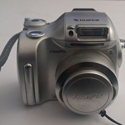 Fujifilm FinePix 2800 Zoom Digital Camera 