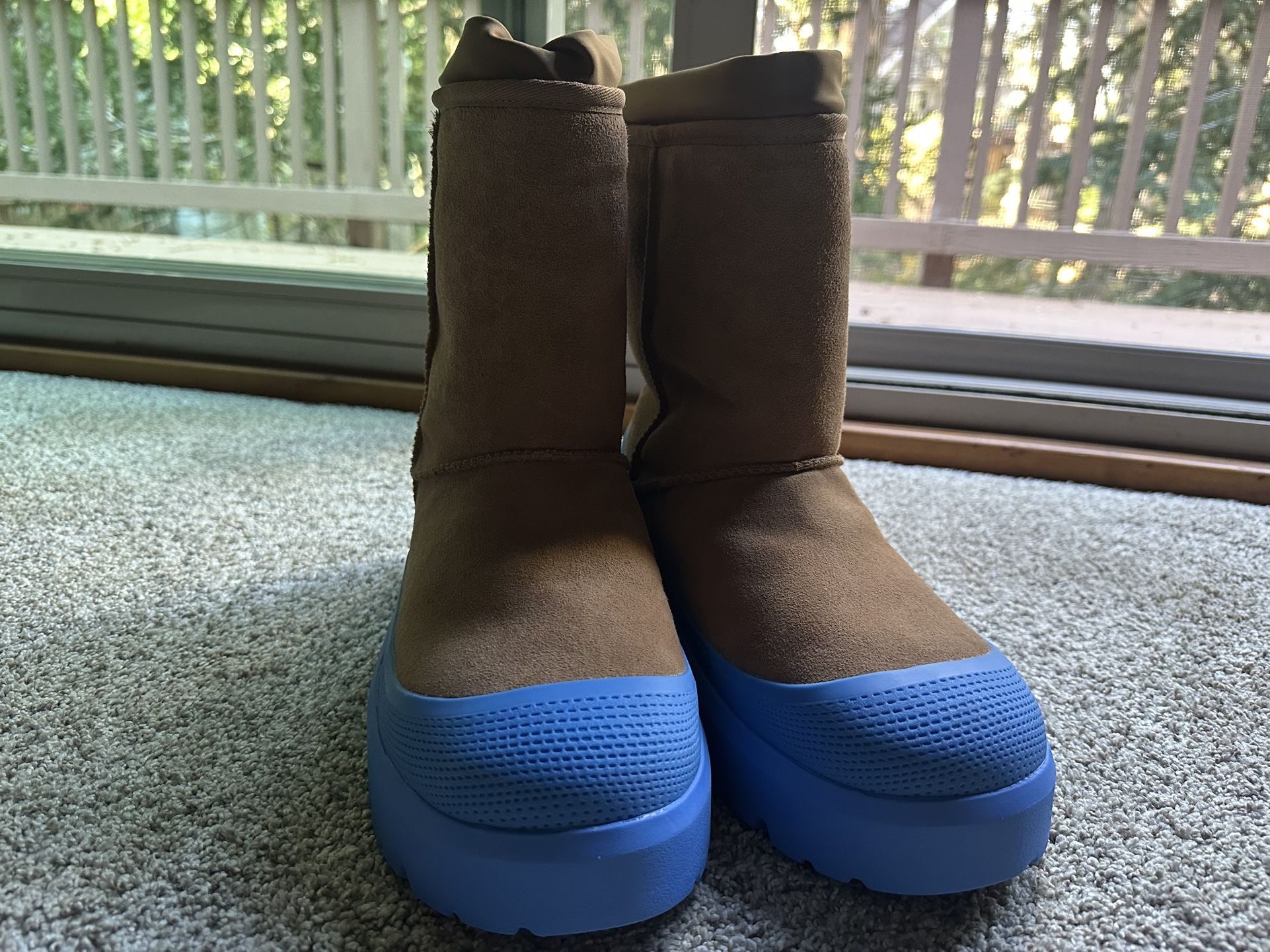 Brand New Pair Ugg Boots Size: 12