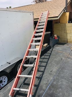 LOUISVILLE LADDER 32’ Fiberglass