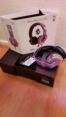 LAKERS skull candy headphone