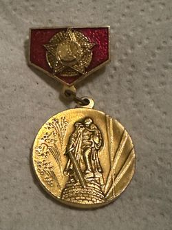 Soldier Liberater Soldier Commemorative Medal  USSR State Awards & Memorabilia
