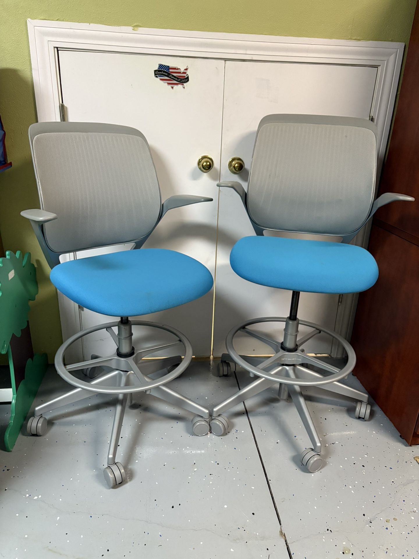 1 2ft Tall Drafting chair, Rolling Swivel Office Chair with arm rest.