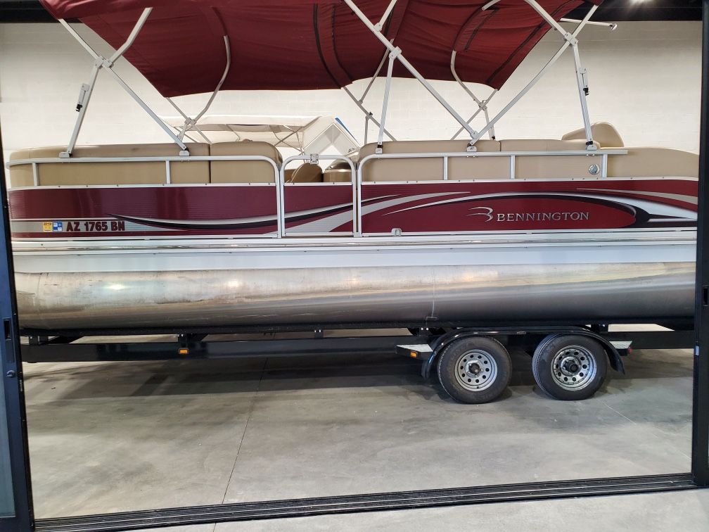 2008 2575 RCW Bennington Tritoon w/ trailer.