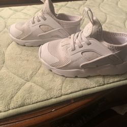 Kids Huarache (White) Size 9c